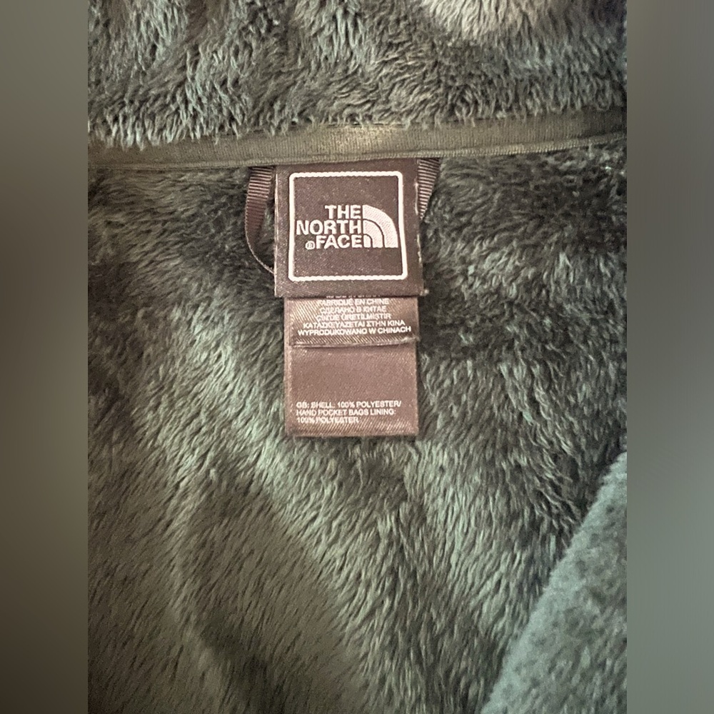 North Face Fuzzy Osito Deep hunter green Fleece
Med 
Zipper front and pockets - Picture 4 of 6